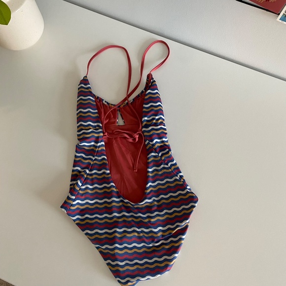 Patagonia one-piece swimsuit, size small - Picture 4 of 5